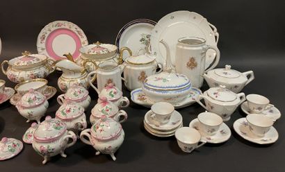 Lot de vaisselle en porcelaine comprenant...