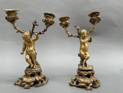 Paire de flambeaux à deux lumières en bronze...