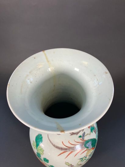 Chine, vers 1900, 
Paire de vases balsutres,...