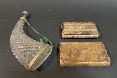 Lot de bibelots divers comprenant : poire...