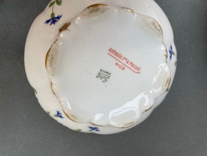 Lot de d'assiettes, coupelles, tasses en...