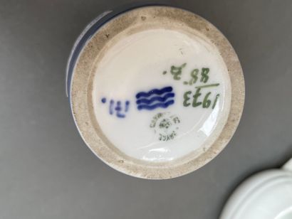 Lot ce céramiques comprenant : assiettes...