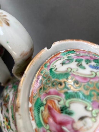 Ensemble en porcelaine de Canton à décor...
