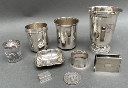 Lot en argent Minerve comprenant : 
-Timbale...