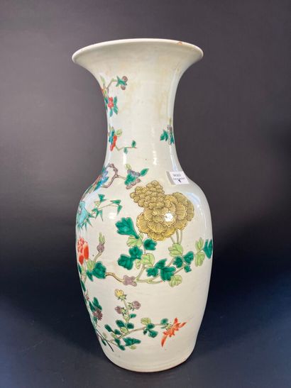 Chine, vers 1900, 
Paire de vases balsutres,...
