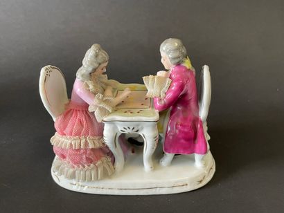 Huit groupes en porcelaine représentant des...