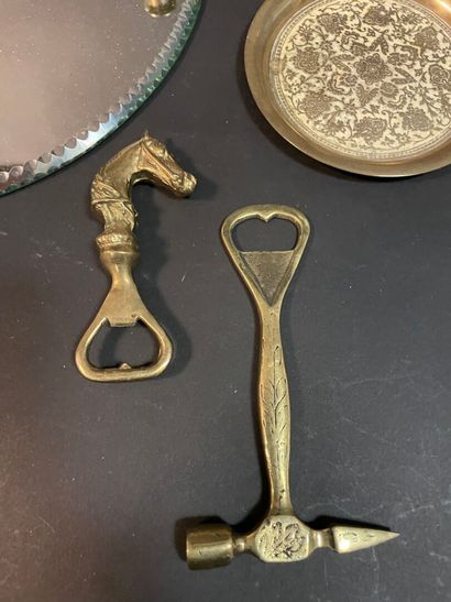 Petit lot de bibelots divers : pied de lampe,...