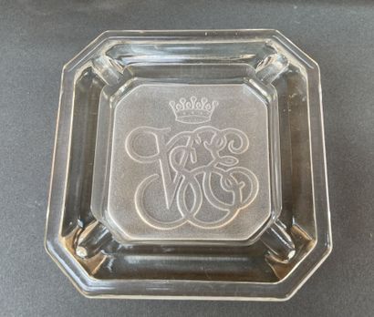 Lot de verrerie comprenant : vase boule en...