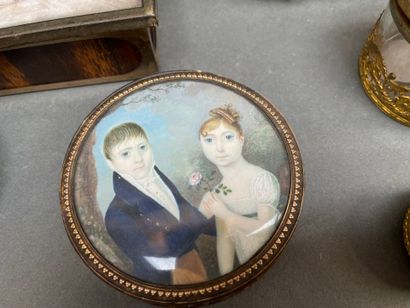 Collections d'objets de vitrine : 
petites...