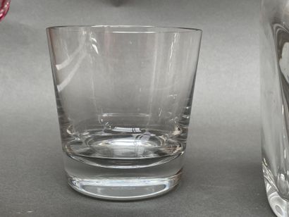 Lot de verrerie et cristal comprenant :
-...