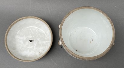 Bol couvert en porcelaine en forme de tonneau...