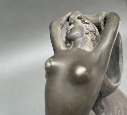 Henri HUPPE (1855-1911)
Pichet en étain à...
