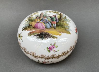 Dans le goût de MEISSEN
Bonbonnière lenticulaire...