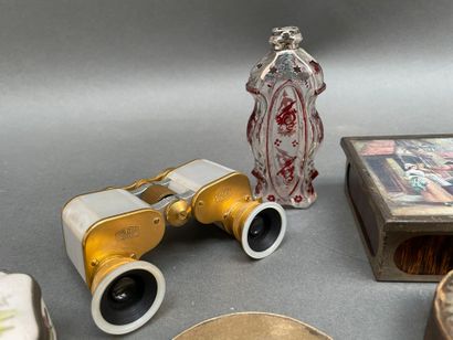 Collections d'objets de vitrine : 
petites...