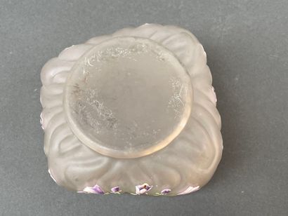 Coffret en verre à décor émaillé de campanules....