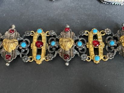 Lot de bijoux fantaisie : broches, bracelet,...