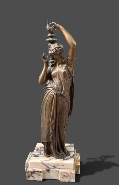 Jeune femme canéphore
Epreuve en bronze de...