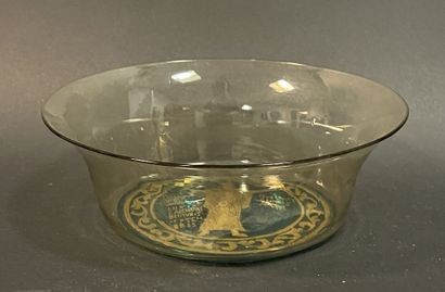 Coupe en verre à décor de personnage à l'antique
6...