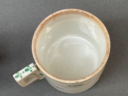 Petit pot à crème couvert en porcelaine à...