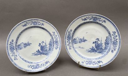 Paire d'assiettes en porcelaine à décor de...
