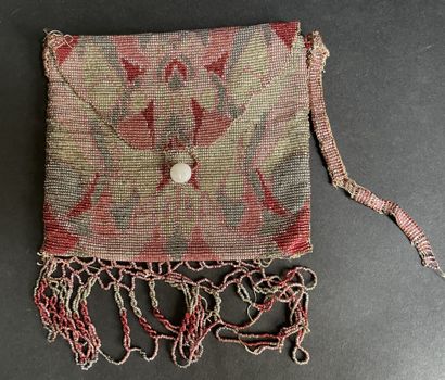 Petit sac perlé
11 x 12 cm
Accidents

Dans...