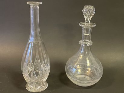 Lot de vases, sceau à champagne, carafes...