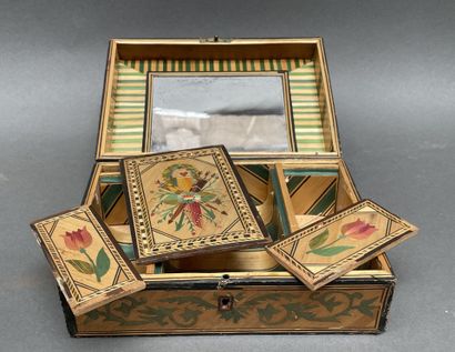 Coffret en marqueterie de paille à décor...