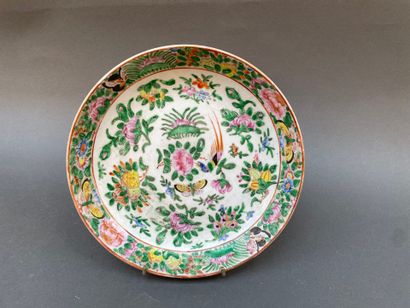 Lot d'extrême-orient dont coupe en porcelaine...