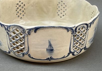 Ecuelle à fromage en faïence à décor de moulins...
