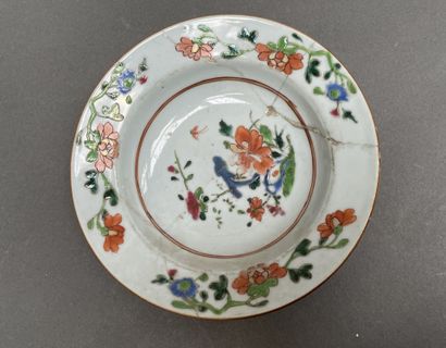 Lot en porcelaine de Chine comprenant :
Paire...
