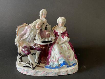 Huit groupes en porcelaine représentant des...