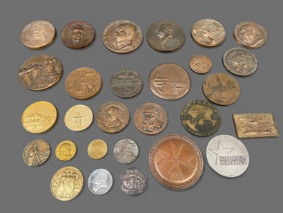 Lot de médailles en bronze dont :
-Thème...