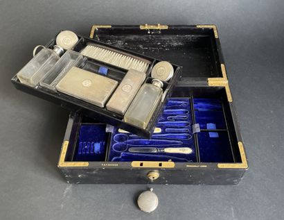 P&F SCHÄFER, 37 Piccadilly
Coffret de toilette...