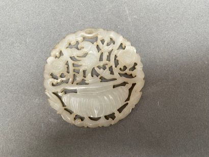 Lot de tabatières en pierre dure ou porcelaine...