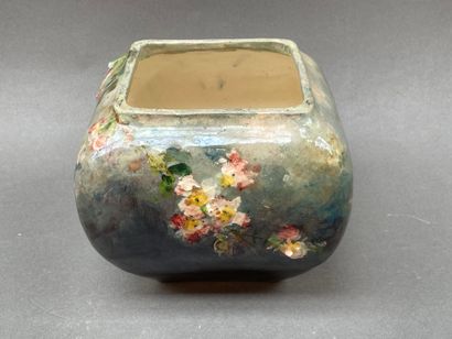 MONTIGNY-SUR-LOING
Vase quadrangulaire balustre...