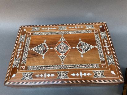 Deux coffrets en bois marqueté de nacre et...