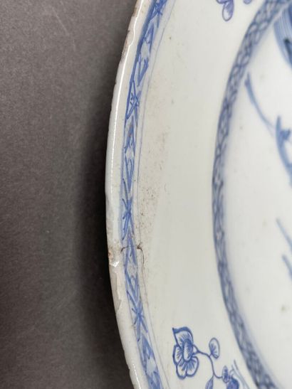 Paire d'assiettes en porcelaine à décor de...