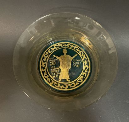Coupe en verre à décor de personnage à l'antique
6...