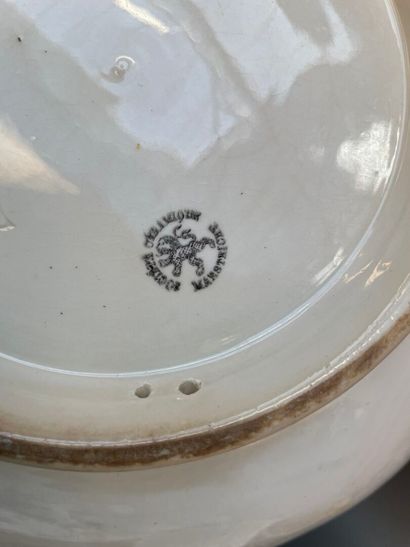 Lot de faïences : assiettes, pichet, saladier,...