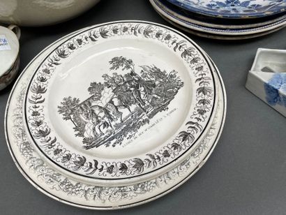 Lot ce céramiques comprenant : assiettes...
