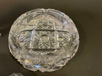 Lot de verrerie et cristal comprenant carafe...