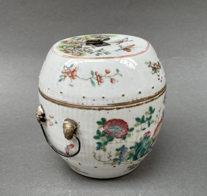 Bol couvert en porcelaine en forme de tonneau...