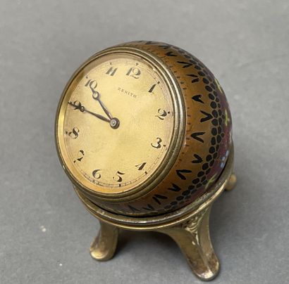 ZENITH 
Pendulette sphérique en bronze et...