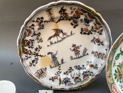 Lot d'extrême-orient dont coupe en porcelaine...