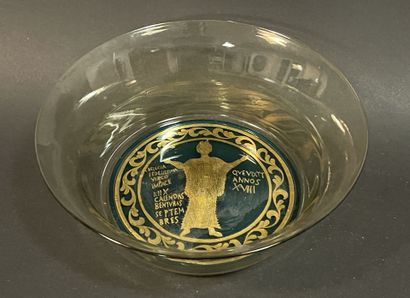 Coupe en verre à décor de personnage à l'antique
6...