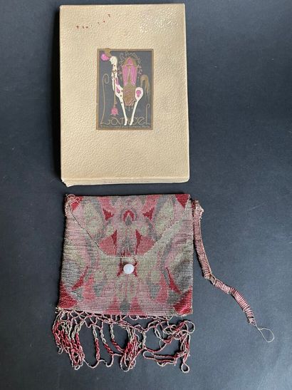 Petit sac perlé
11 x 12 cm
Accidents

Dans...