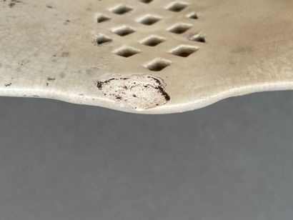 Ecuelle à fromage en faïence à décor de moulins...
