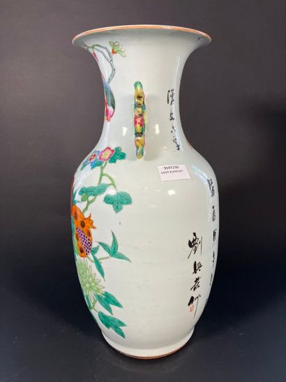 Chine, vers 1900, 
Paire de vases balsutres,...