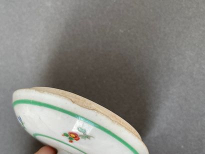 Petit pot à crème couvert en porcelaine à...