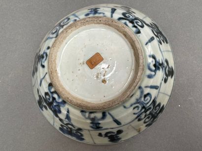 Lot en porcelaine de Chine comprenant :
Paire...